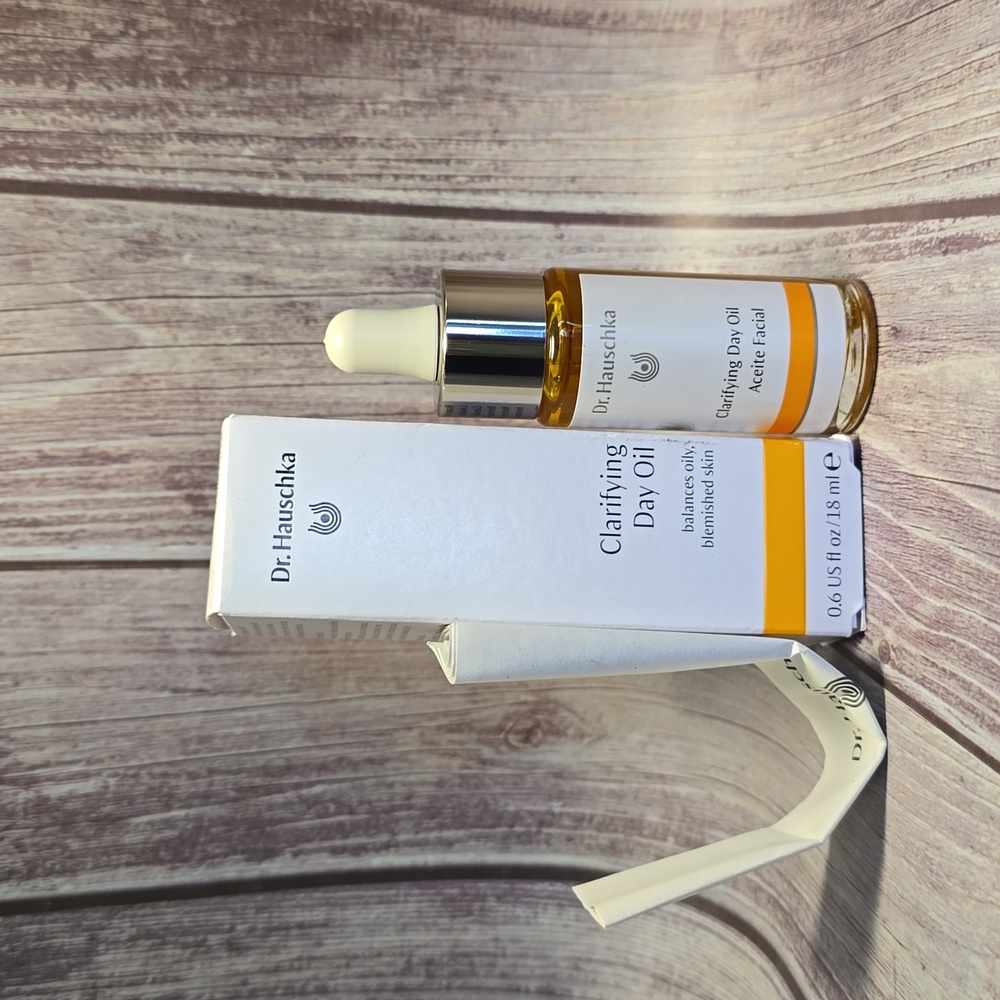 Dr. Hauschka Clarifying Day Oil, 0.6oz for oily, blemished skin exp 6/24 NWT**